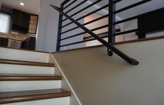 Building Photo - Quiet 4 Bedroom 2.5 Bath Taylorsville Home