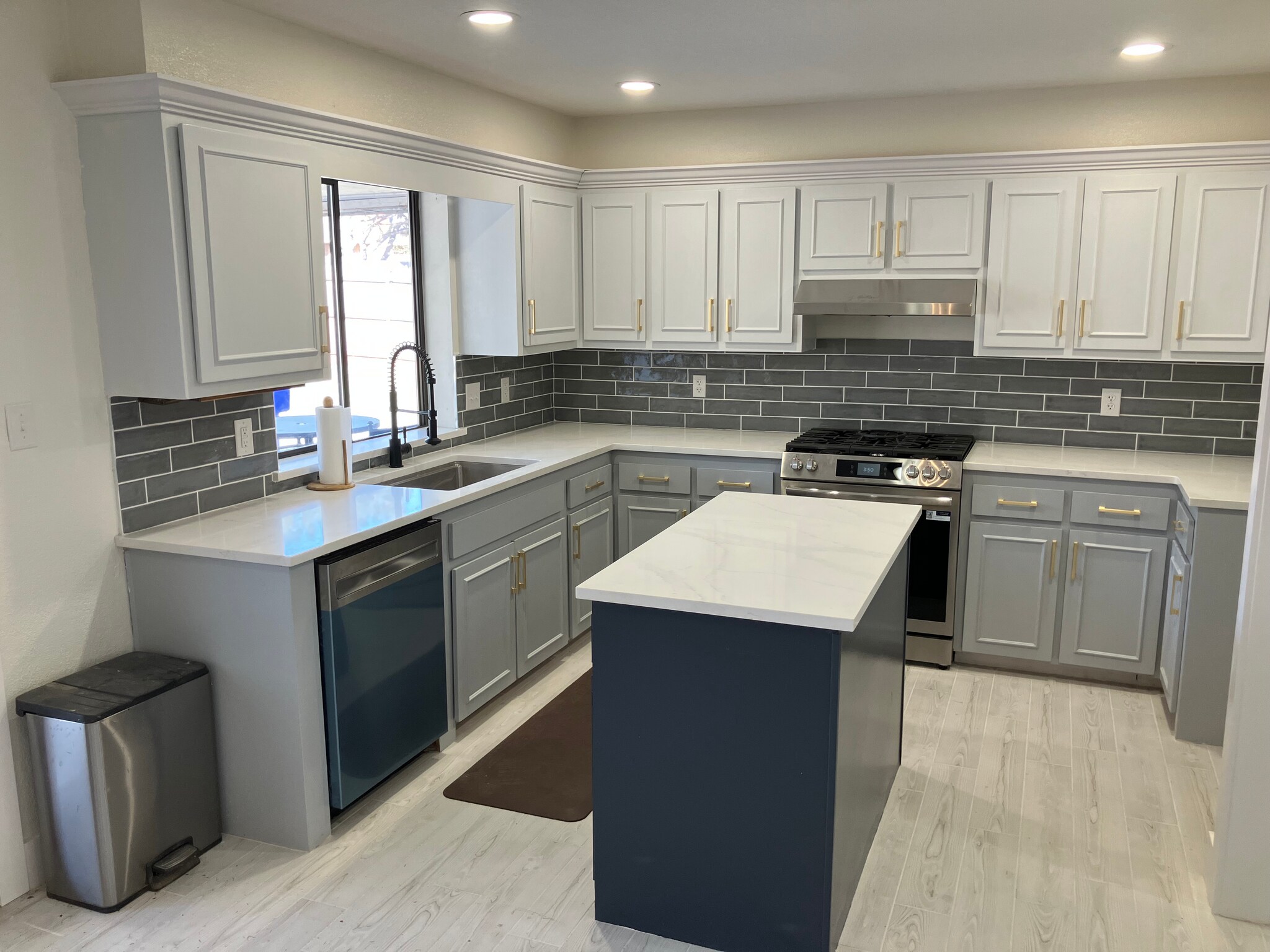 Building Photo - 3221 Cove Hollow Ct