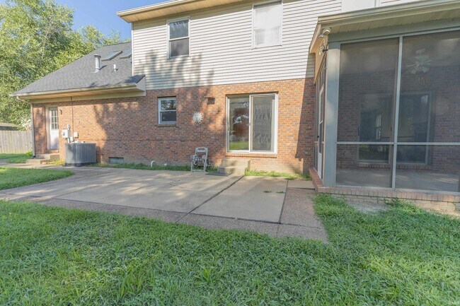 Building Photo - 2939 Woodside Ct