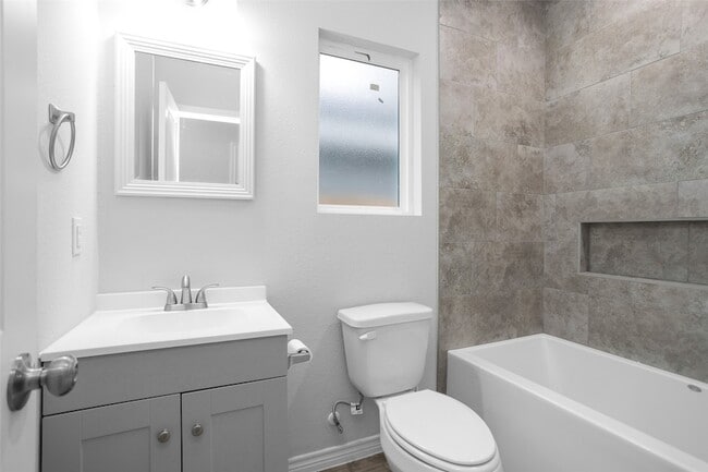 Building Photo - 16426 Eastchase St