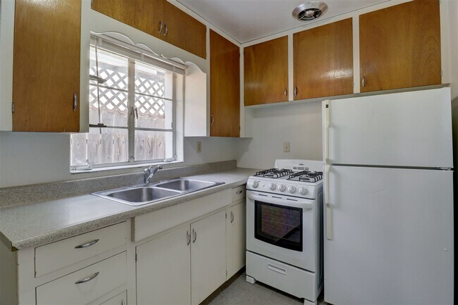Building Photo - 116 E Leroux St