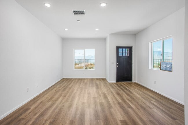 Building Photo - 11075 Mesquite Ave