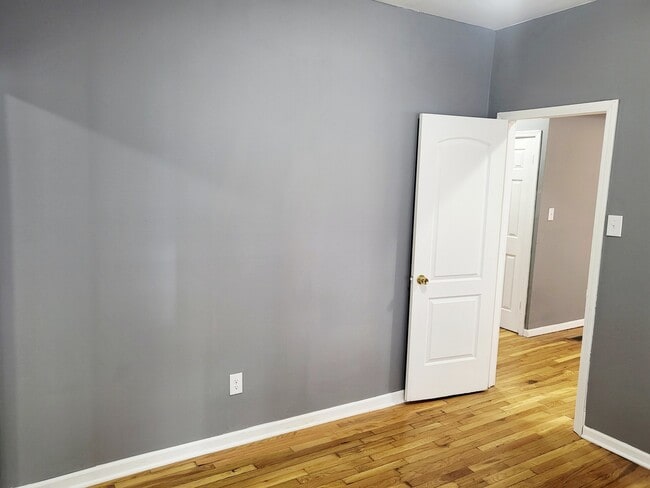 Building Photo - 2521 E 72nd Pl