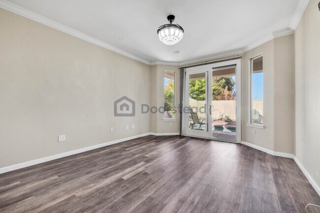 Building Photo - 400 Plover Ct