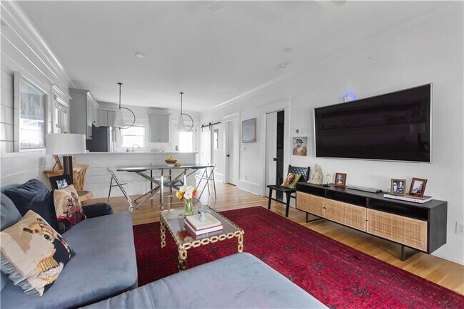 Building Photo - 544 Winton Terrace NE
