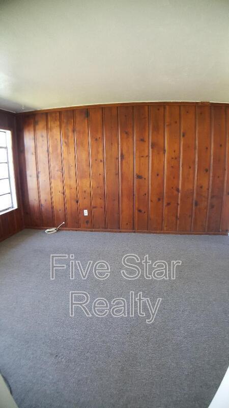Building Photo - 1220 Blue St