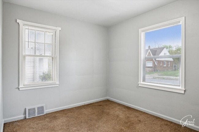 Building Photo - 2 bedroom