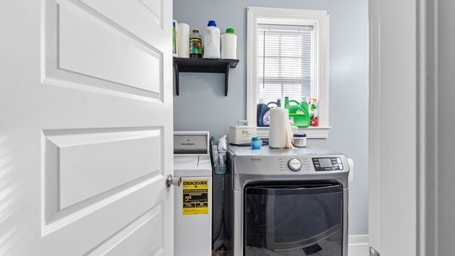 Building Photo - 6-8 Crescent St