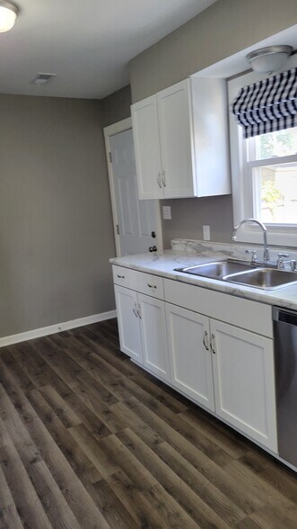 Building Photo - 2222 S Santa Fe St