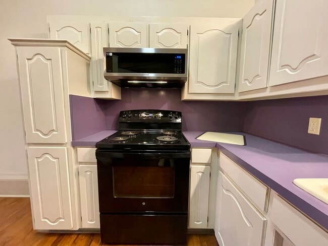 Building Photo - 105 W Hickory St