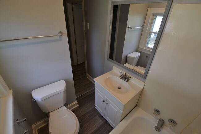 Building Photo - Updated, 3 bedroom, 2 bath home on treed lot in coveted Brownsfield Community