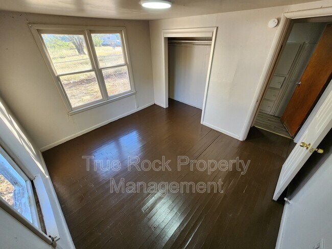 Building Photo - 102 W 7th