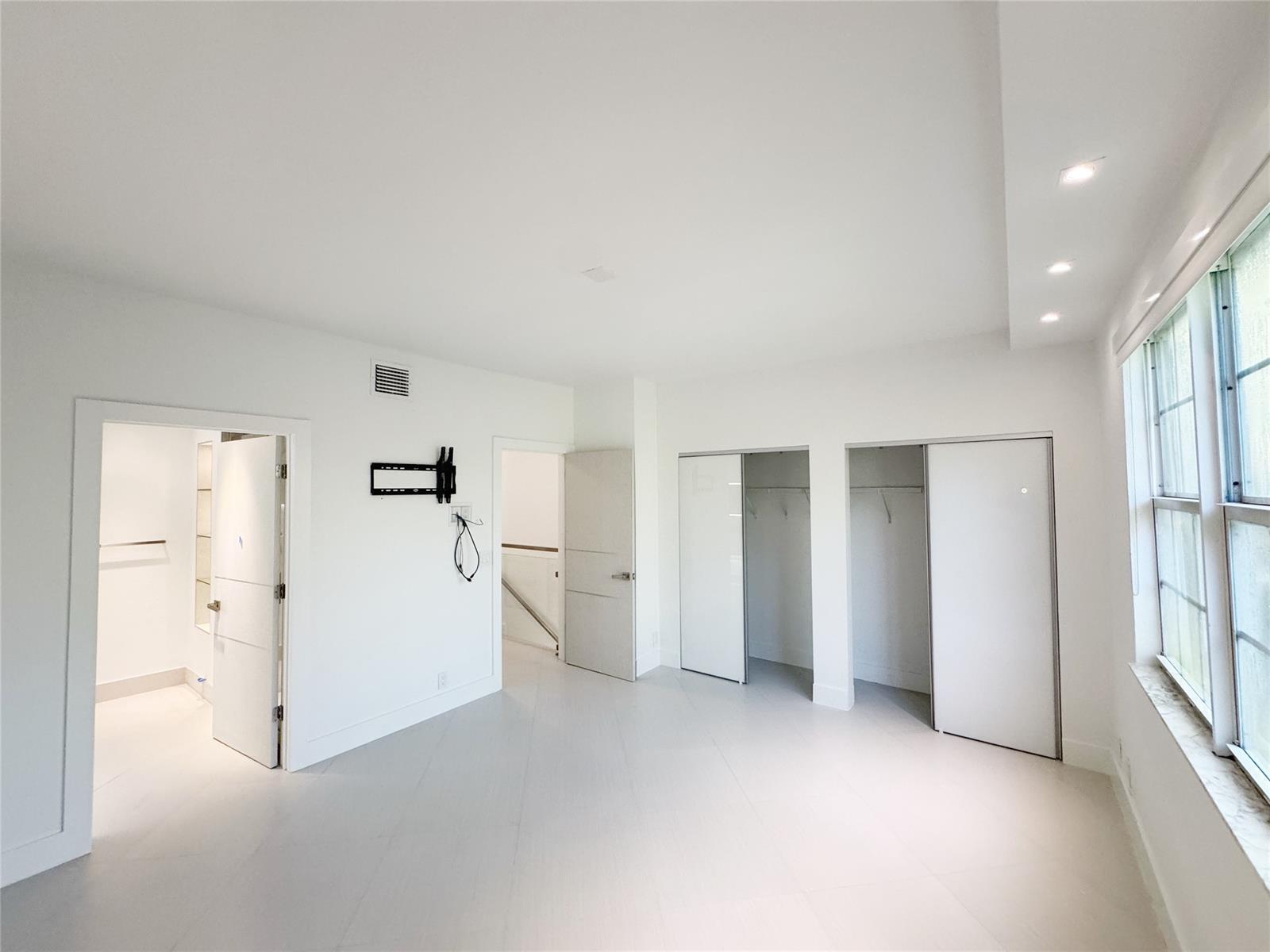 Building Photo - 1549 Barcelona Way