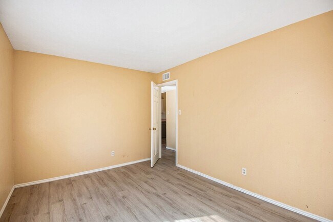 Building Photo - 6600 Brookhaven Ct