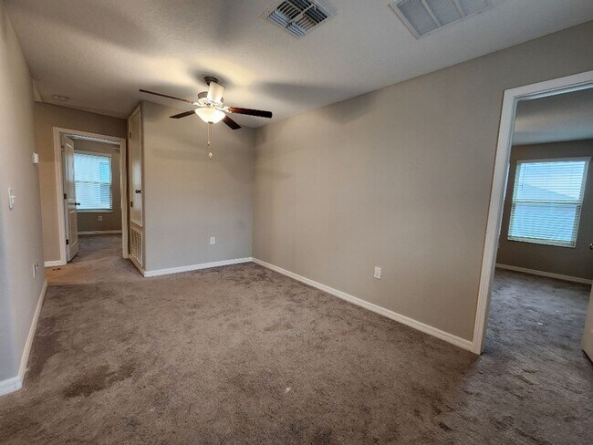 Building Photo - Gorgeous 4-Bedroom, 2.5-Bathroom Home in Riverview