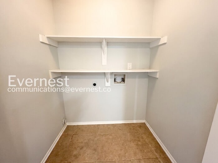 Building Photo - 6230 Somerset Dr