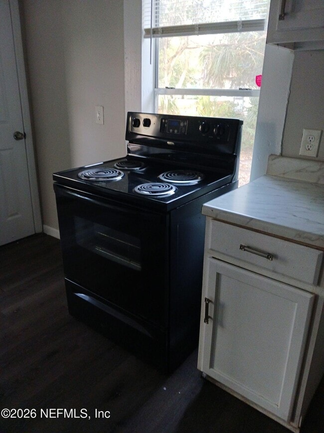 Building Photo - 1137 E 14th St