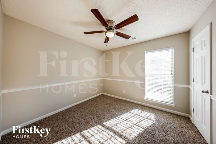 Building Photo - 116 King Arthur Pl