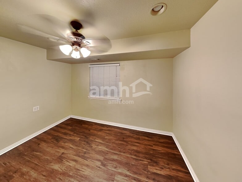 Building Photo - 10466 Doral Dr