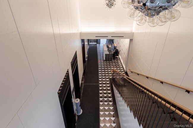 Building Photo - 200 E 21st St