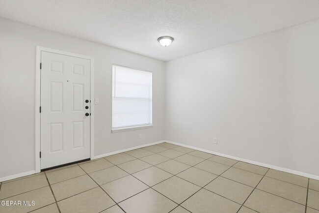 Building Photo - 11100 Vista Lago Pl