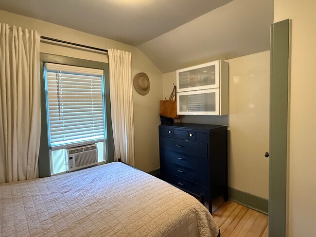 Building Photo - 208 Lake Ave