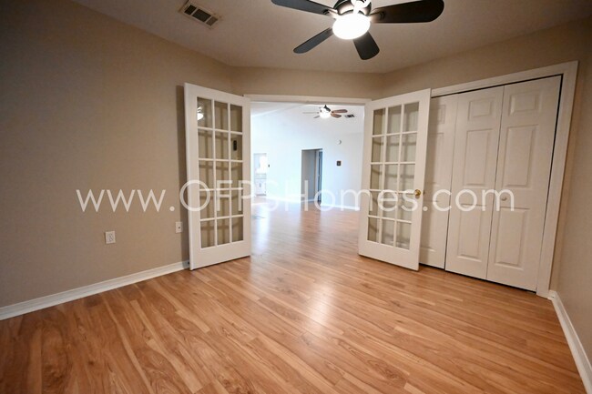 Building Photo - 636 Emerald Ln