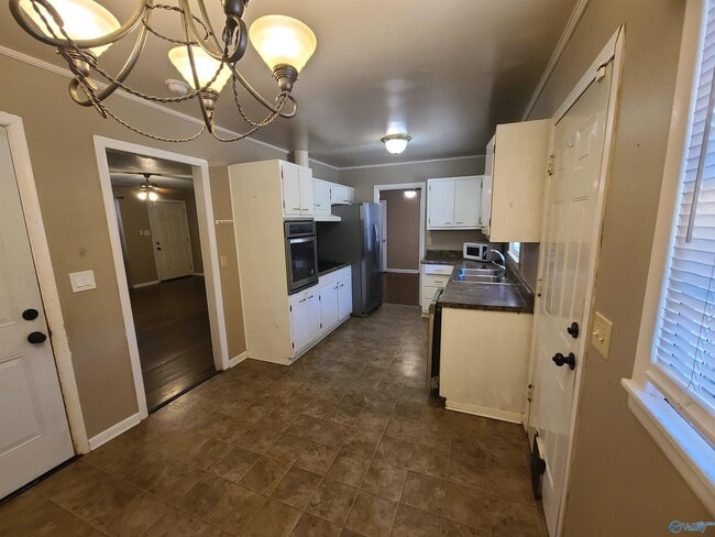 Building Photo - 3606 Northwest Crestmore Avenue