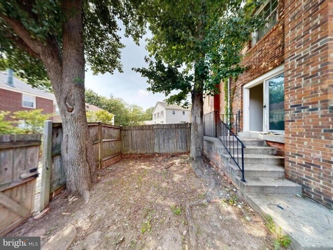 Building Photo - 8105 Kenova Ln