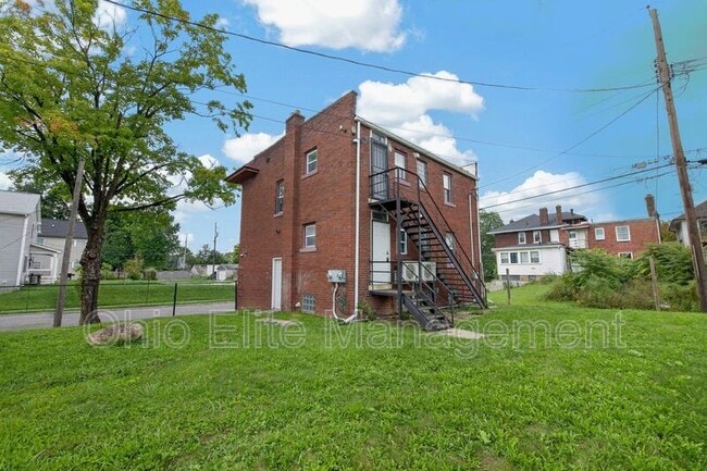Building Photo - 1094 Oakwood Ave