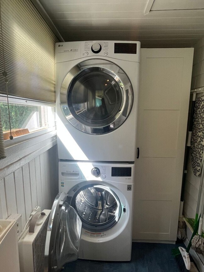 Building Photo - Beautiful 2bed 1bath home in Downtown Sacramento