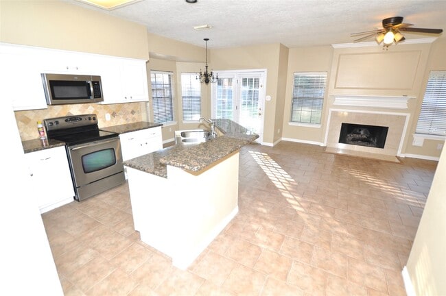 Building Photo - 3614 Scenic Valley Dr