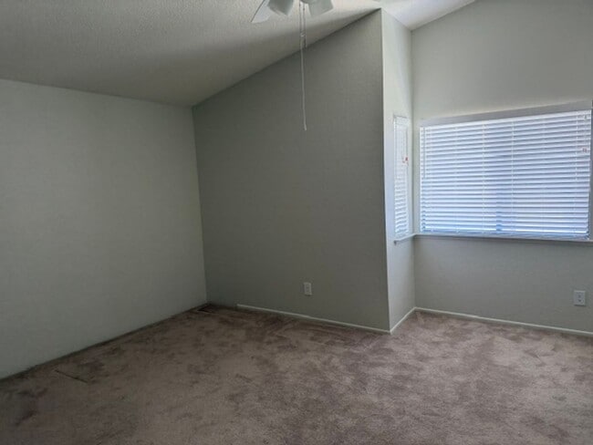 Building Photo - BEAUTIFUL 2 BR 2.5 BA TOWNHOUSE RANCHO PENASQUITOS $3300.00