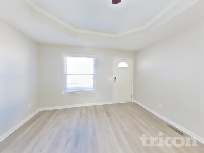 Building Photo - 362 Park Ct N