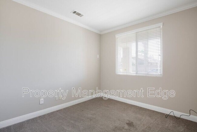 Building Photo - 29880 Pinehurst Dr