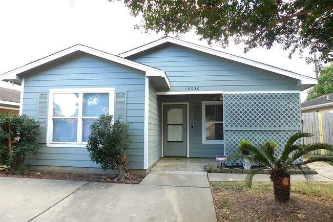 Building Photo - 19939 Great Elms Dr