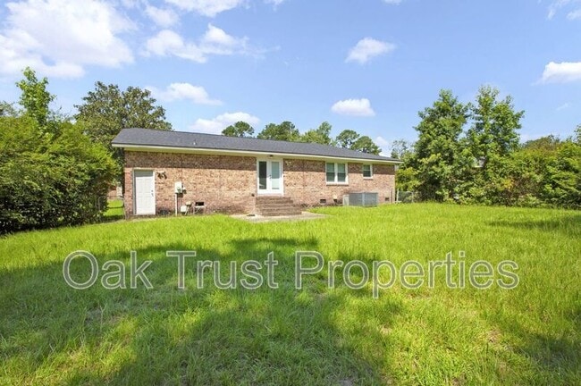 Building Photo - 220 Cornell Dr