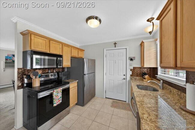 Building Photo - 454 Romeo Rd