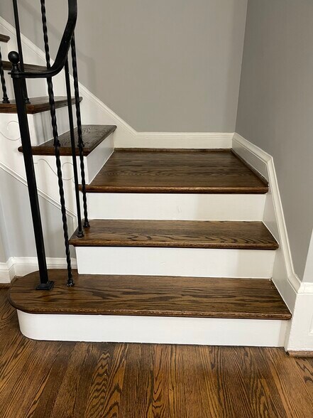 Staris - 302 S Courthouse Rd