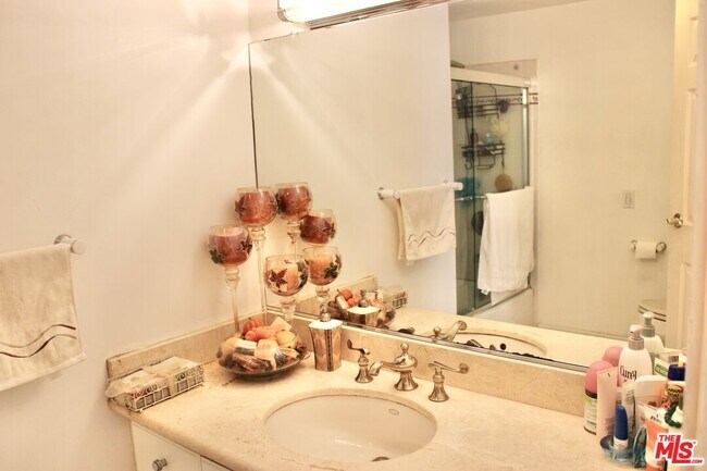 Building Photo - 1265 Bienveneda Ave