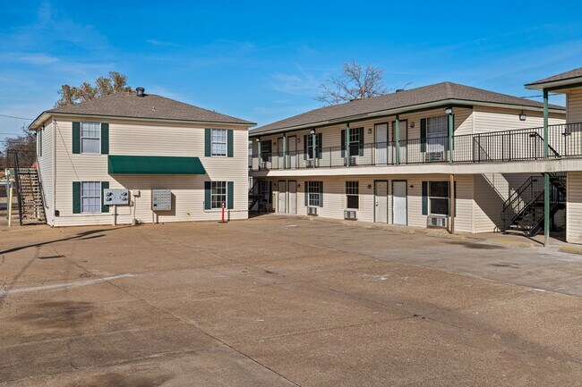 Building Photo - 1820 E Texas St