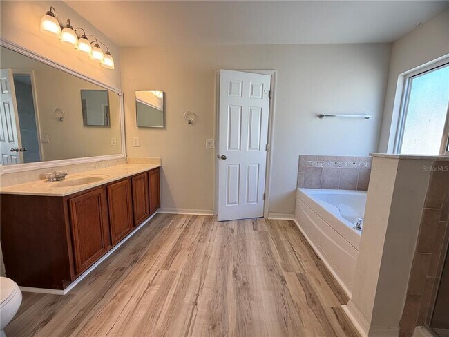 Building Photo - 246 Canna Dr