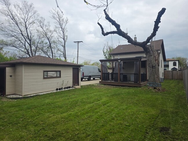 Building Photo - Single Family 2BR, 3 BA 2CG Home
