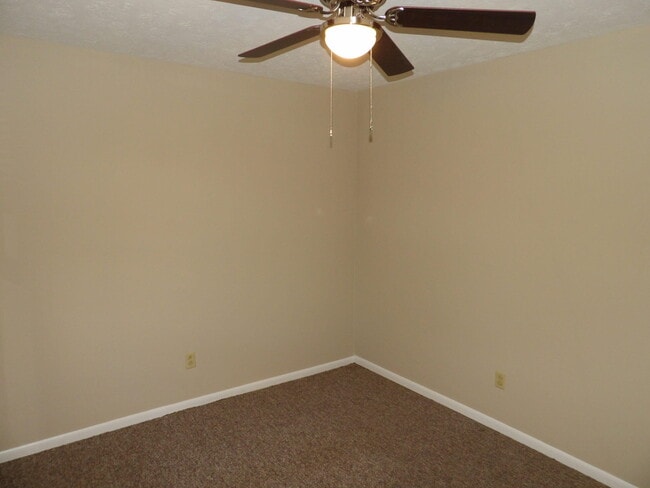 Building Photo - 207 Landings Dr