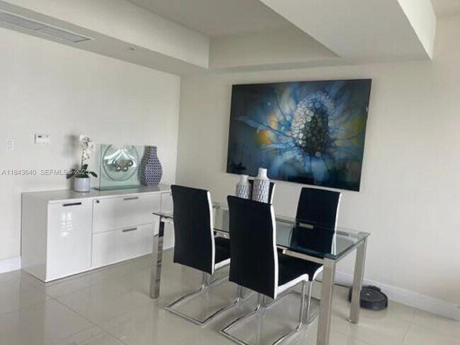 Building Photo - 1861 NW S River Dr