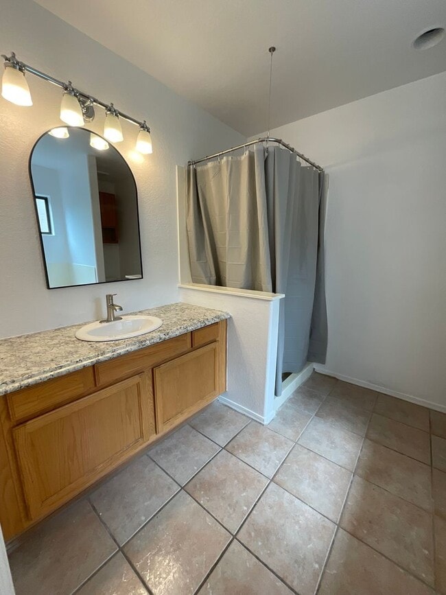 Building Photo - Foothills Location - 3 Bedroom 2 bath on cul-de-sac with Sparkling pool