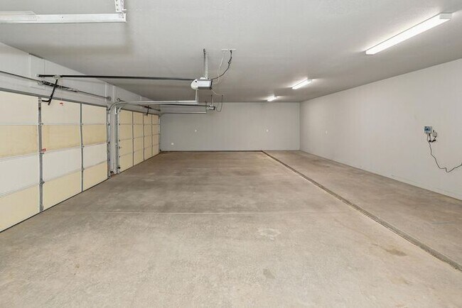 Building Photo - 9240 Highland Springs Dr