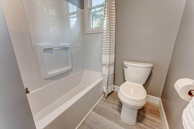 Building Photo - 58 Levels Rd