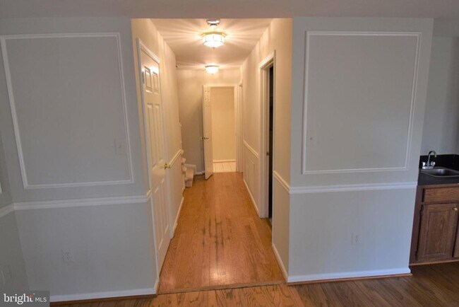 Building Photo - 8243 Cedar Landing Ct