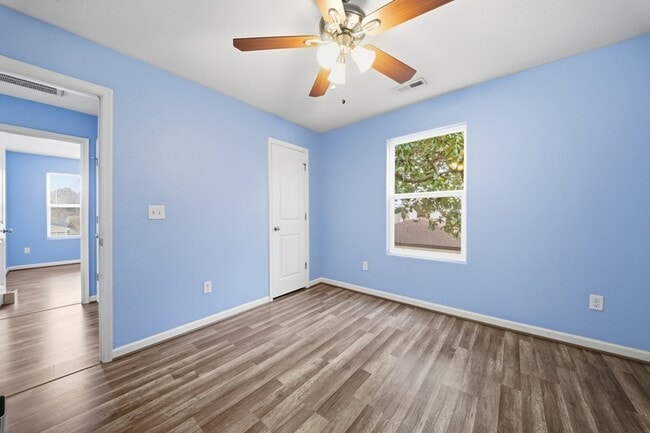 Building Photo - 507 Leonard Rd